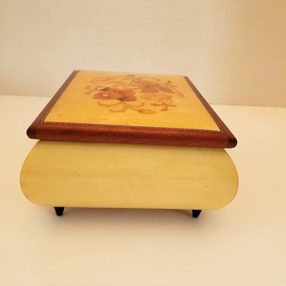 Vintage Wooden Trinket Box with  Swiss Musical Movement,Happy Wanderer. - Picture 5 of 8
